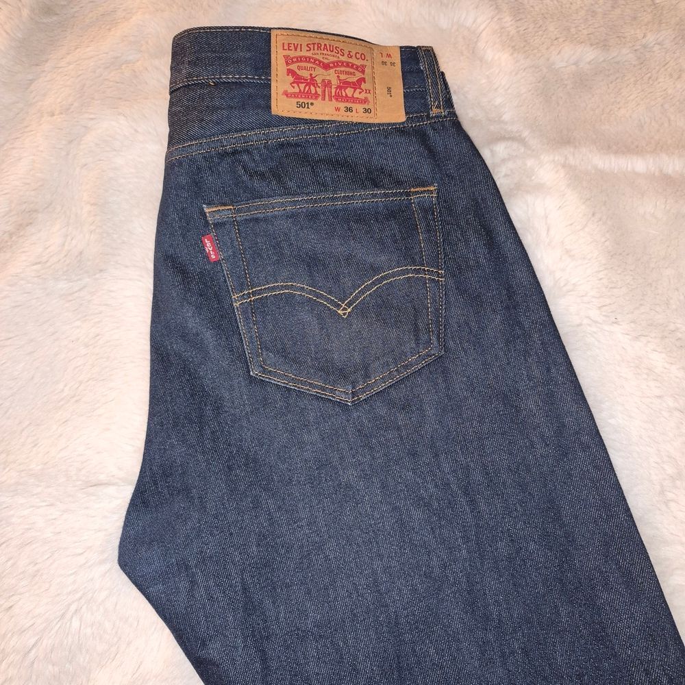 501 Levi's Men's Straight Jeans - Dark Blue
